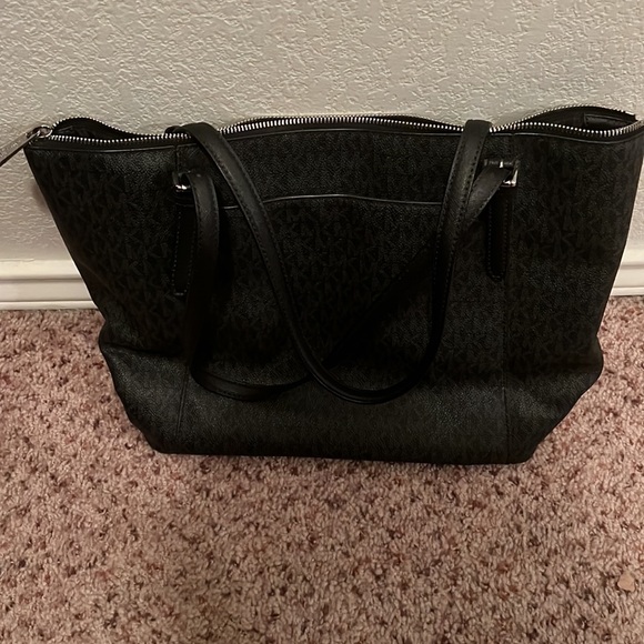 Michael Kors Jet Set black logo purse - Picture 3 of 4